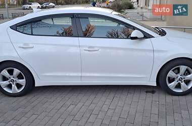 Седан Hyundai Elantra 2018 в 