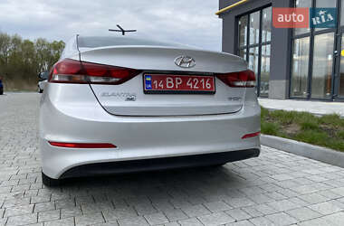 Седан Hyundai Elantra 2018 в 
