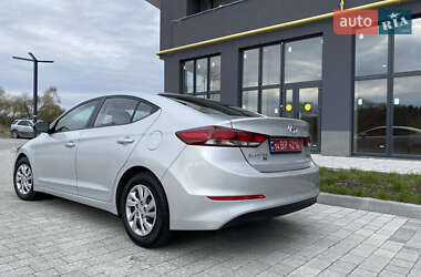 Седан Hyundai Elantra 2018 в 