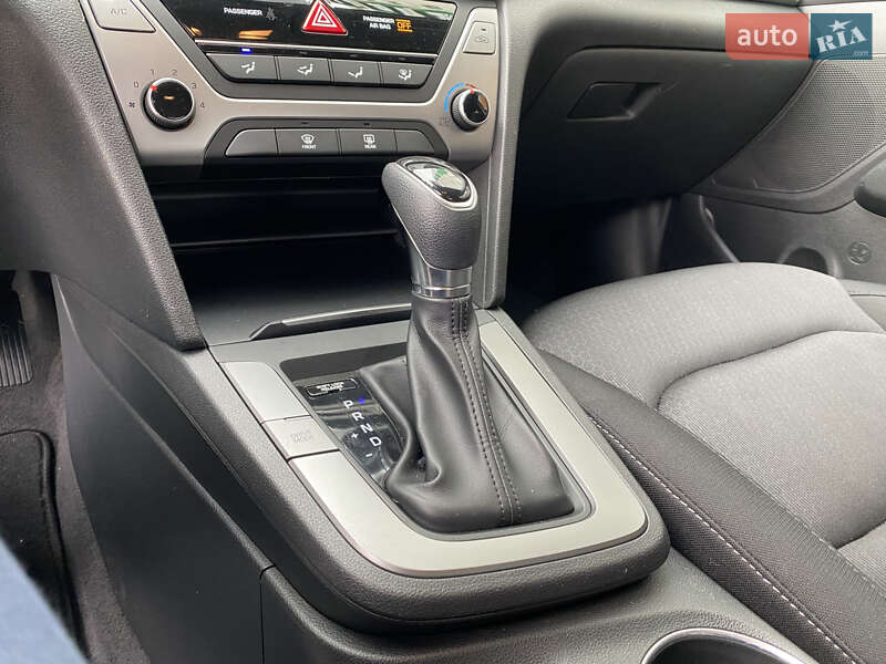 Седан Hyundai Elantra 2018 в Львові