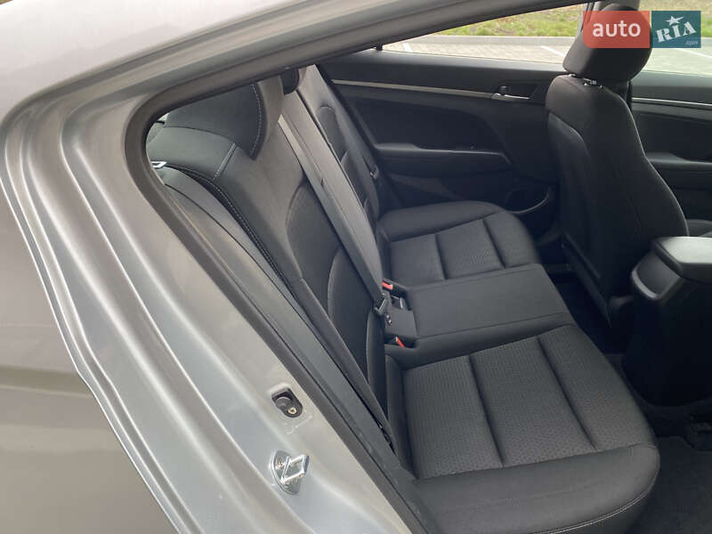 Седан Hyundai Elantra 2018 в Львові