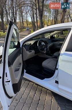 Седан Hyundai Elantra 2018 в 