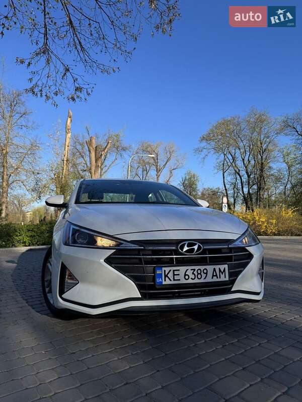 Седан Hyundai Elantra 2018 в 