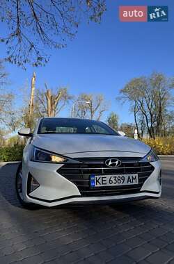 Седан Hyundai Elantra 2018 в 