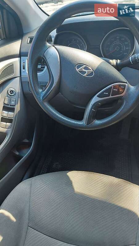 Седан Hyundai Elantra 2013 в Дніпрі