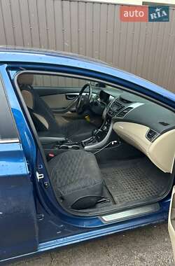 Седан Hyundai Elantra 2015 в 
