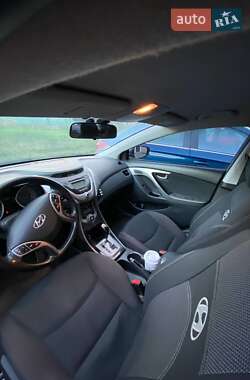 Седан Hyundai Elantra 2012 в 