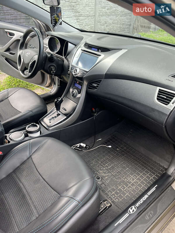 Седан Hyundai Elantra 2013 в Днепре