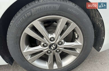 Седан Hyundai Elantra 2016 в 