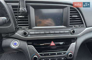 Седан Hyundai Elantra 2016 в 