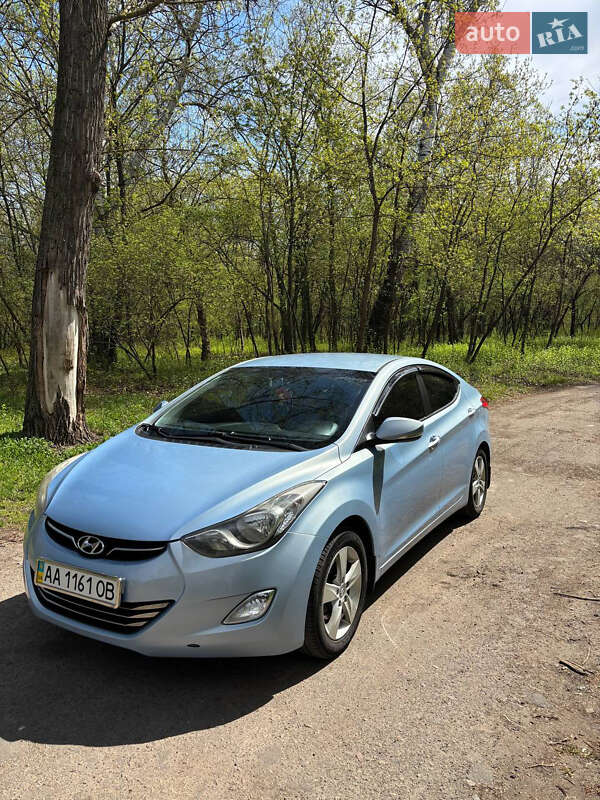 Hyundai Elantra 2013