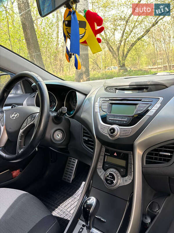 Седан Hyundai Elantra 2013 в Киеве