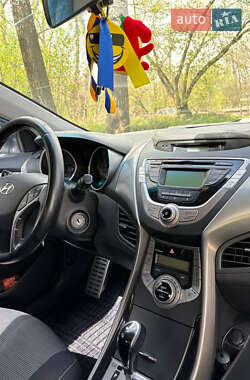 Седан Hyundai Elantra 2013 в 