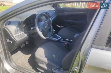 Седан Hyundai Elantra 2017 в 