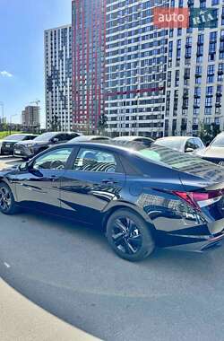 Седан Hyundai Elantra 2022 в 