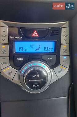 Седан Hyundai Elantra 2013 в 