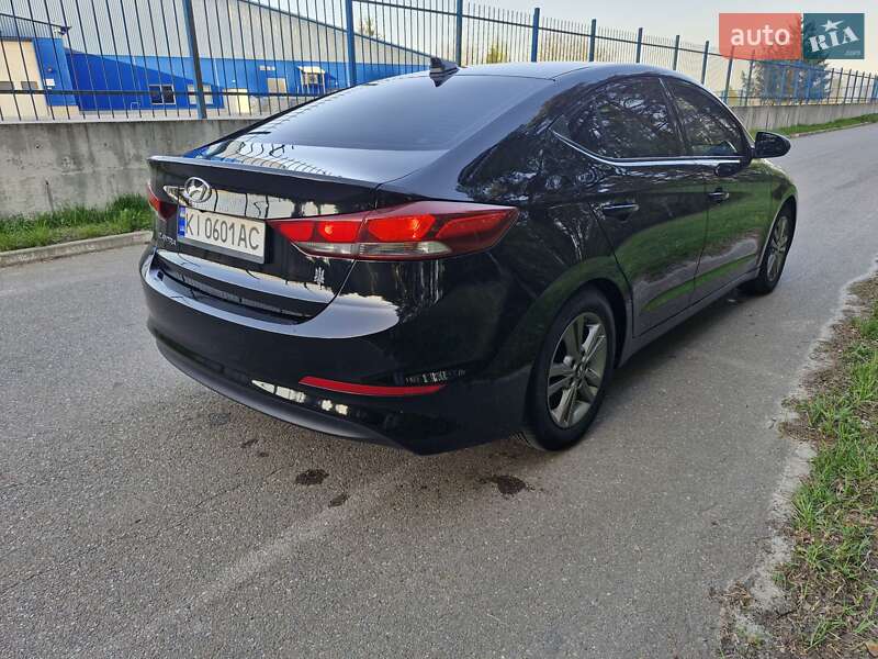 Седан Hyundai Elantra 2016 в Буче