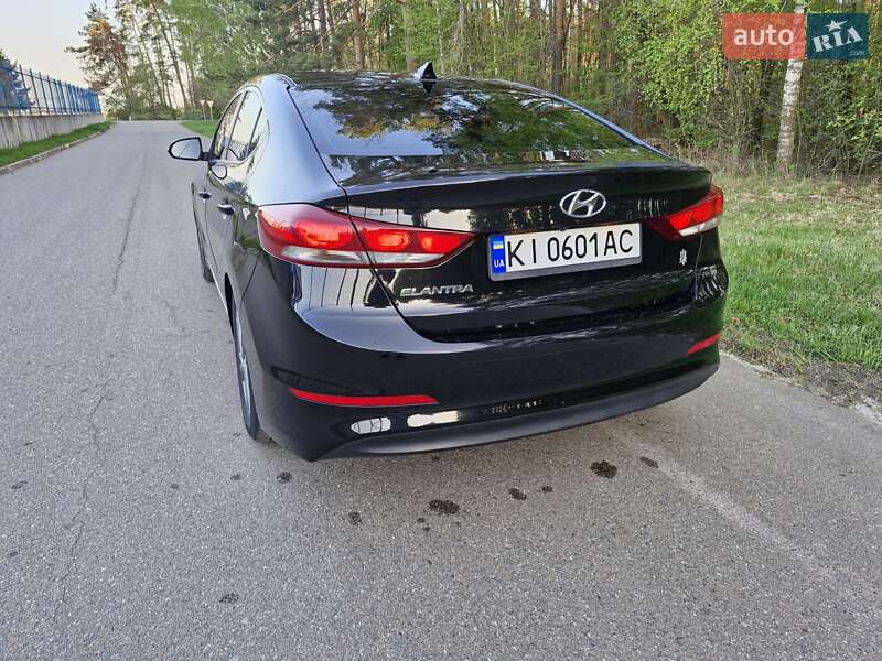 Седан Hyundai Elantra 2016 в Буче