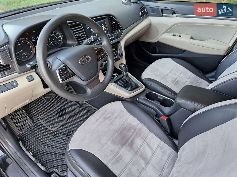 Седан Hyundai Elantra 2016 в Буче