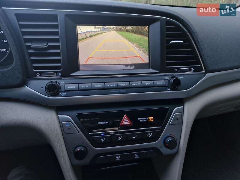 Седан Hyundai Elantra 2016 в Буче