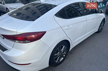 Седан Hyundai Elantra 2017 в 