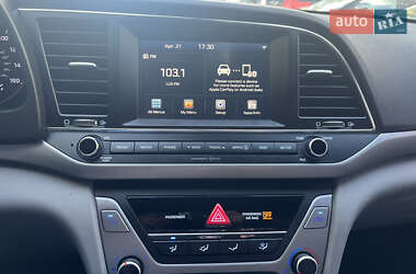 Седан Hyundai Elantra 2017 в 
