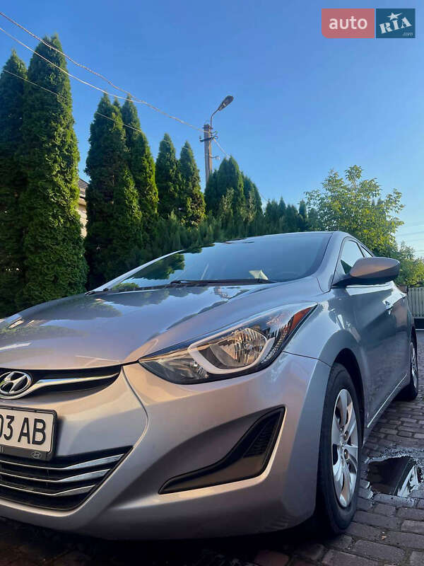 Седан Hyundai Elantra 2015 в Ровно