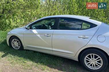 Седан Hyundai Elantra 2017 в 