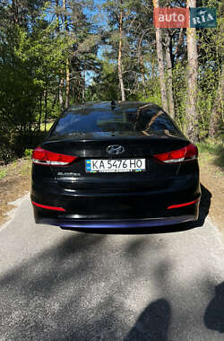 Седан Hyundai Elantra 2017 в 