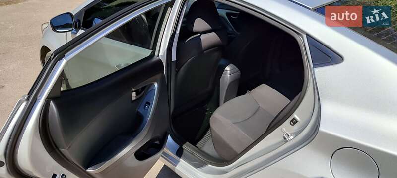 Седан Hyundai Elantra 2012 в Киеве
