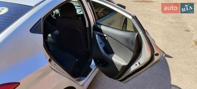 Седан Hyundai Elantra 2012 в Киеве