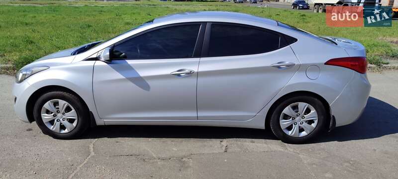 Седан Hyundai Elantra 2012 в Киеве