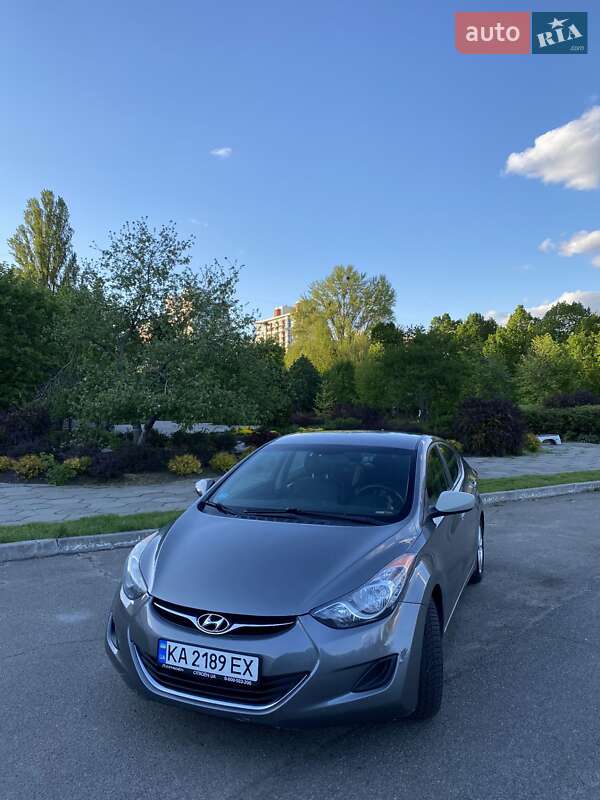 Hyundai Elantra 2011