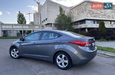 Седан Hyundai Elantra 2011 в 