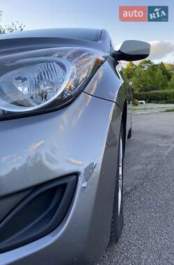 Седан Hyundai Elantra 2011 в 