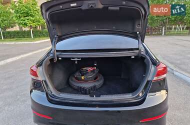 Седан Hyundai Elantra 2017 в 