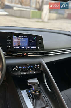 Седан Hyundai Elantra 2022 в 