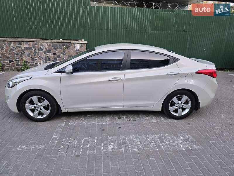 Hyundai Elantra 2012