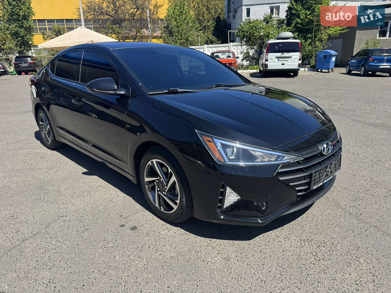 Седан Hyundai Elantra 2019 в Одессе