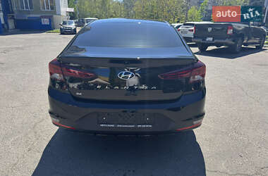 Седан Hyundai Elantra 2019 в 