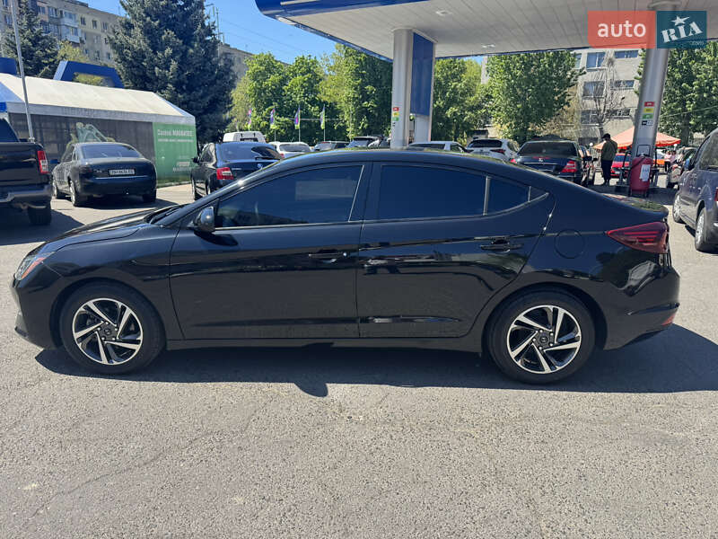 Седан Hyundai Elantra 2019 в Одессе