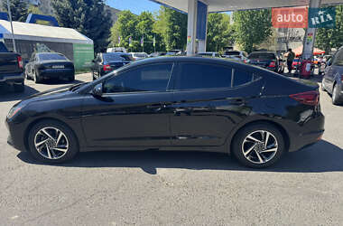 Седан Hyundai Elantra 2019 в 