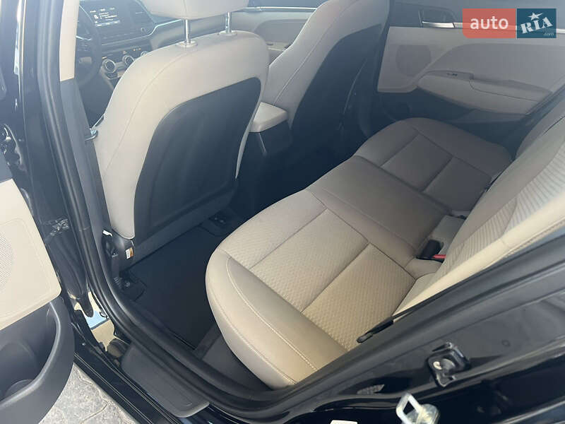 Седан Hyundai Elantra 2019 в Одессе