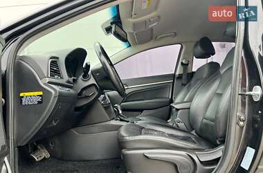 Седан Hyundai Elantra 2016 в 