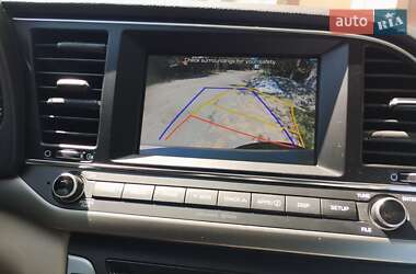 Седан Hyundai Elantra 2018 в 