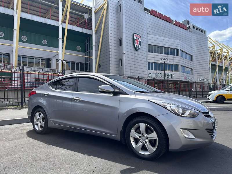 Седан Hyundai Elantra 2012 в Києві