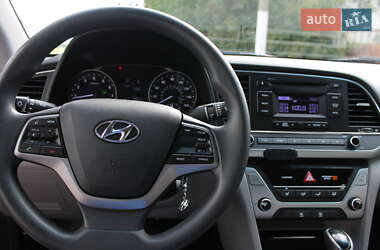 Седан Hyundai Elantra 2018 в 