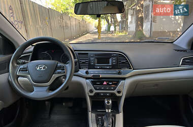 Седан Hyundai Elantra 2017 в 