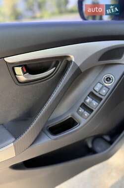 Седан Hyundai Elantra 2013 в 