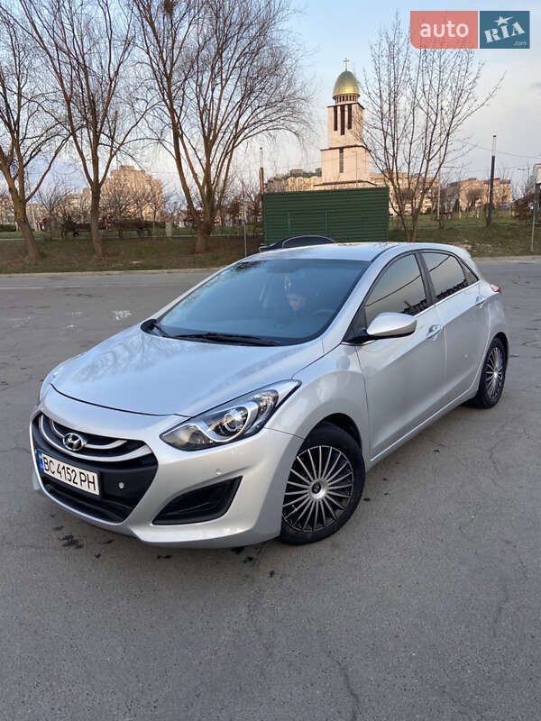 Хэтчбек Hyundai Elantra 2016 в Львове